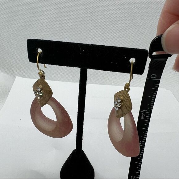 Pink teardrop shape dangle drop earring w rhinestone studded gold tone hardware - Picture 2 of 3